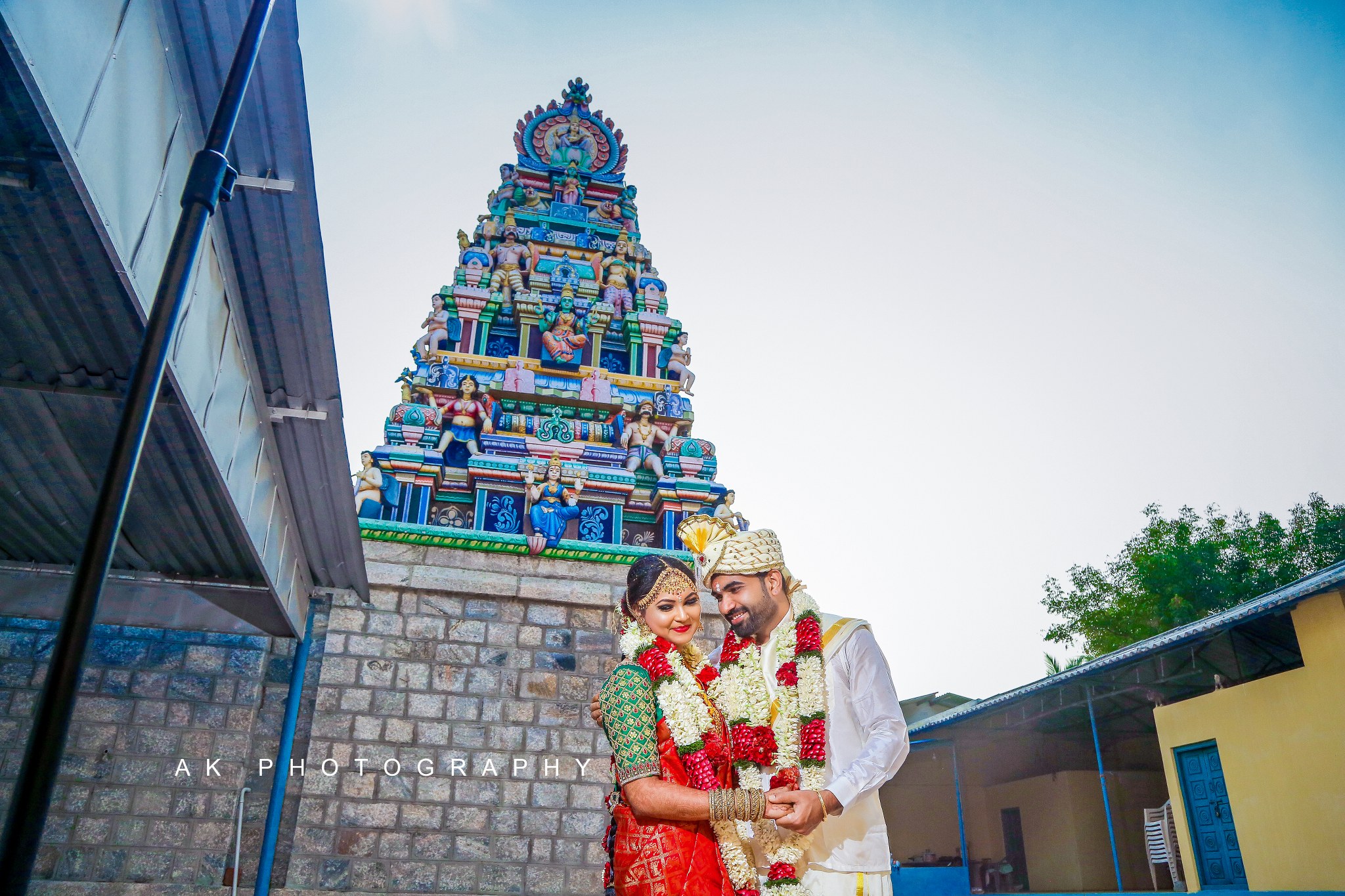 How to Capture the Perfect Couple Photoshoot in Temple?