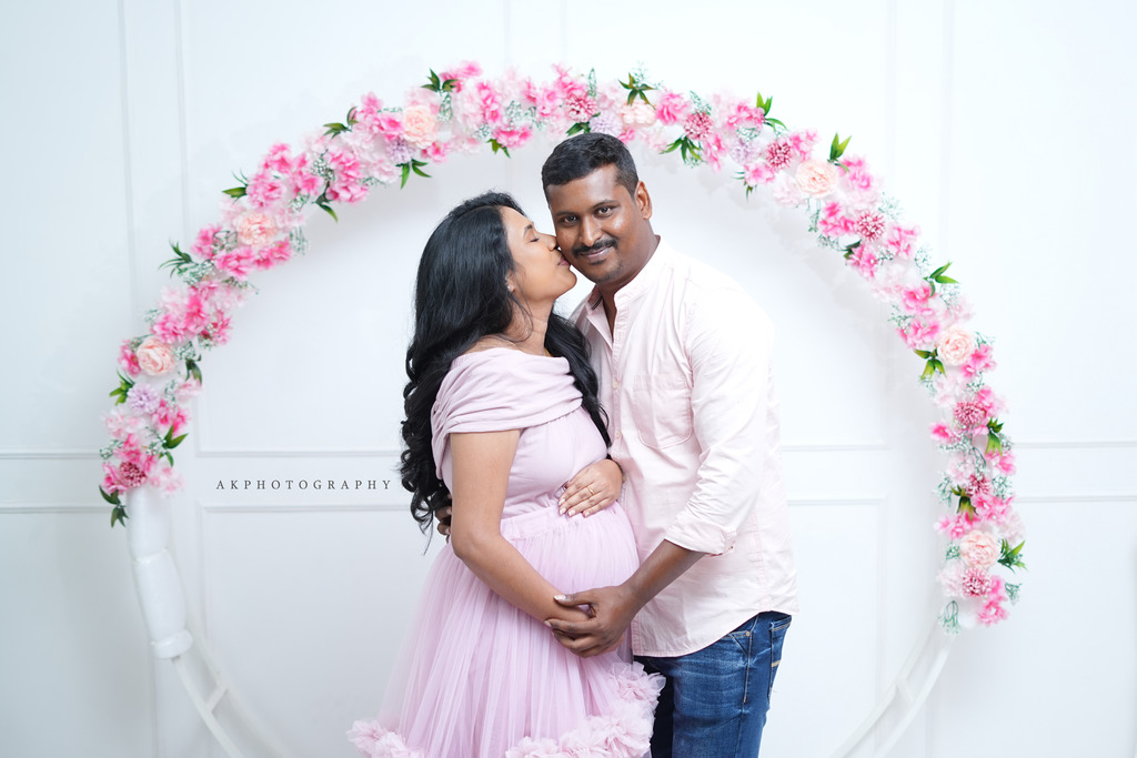 Maternity Photoshoot of Raj Vignesh in Coimbatore – Captured by AK Photography
