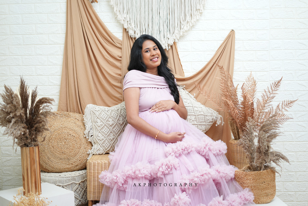 Maternity Photoshoot of Raj Vignesh in Coimbatore – Captured by AK Photography