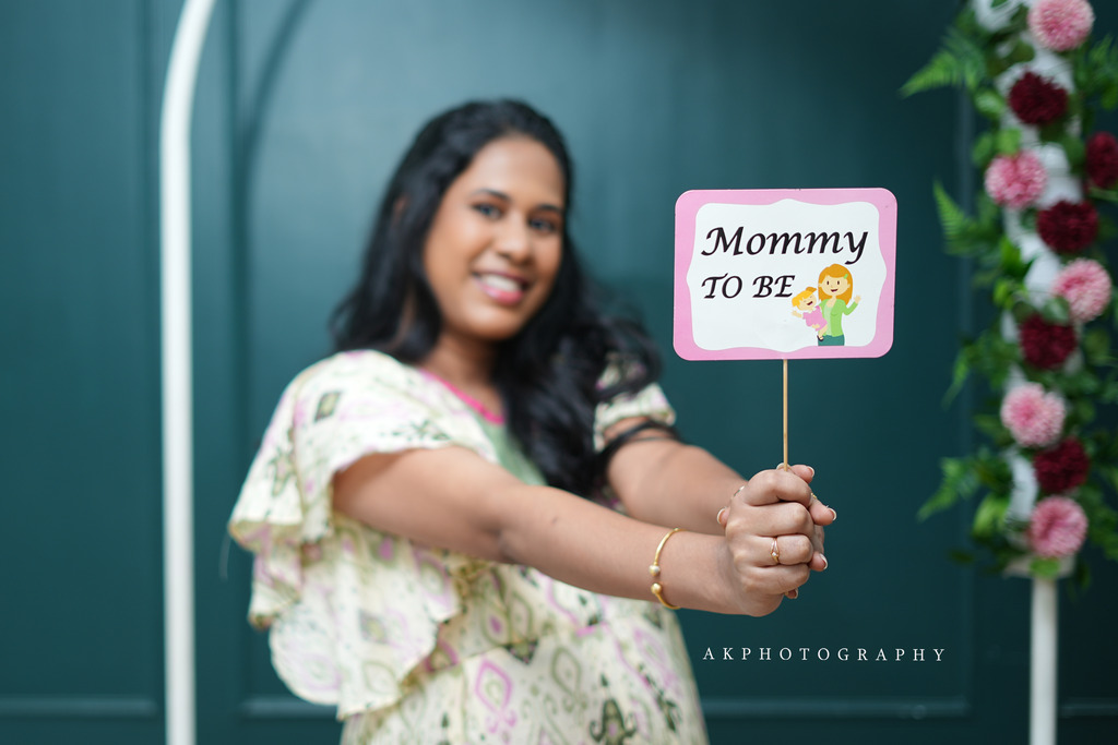 Maternity Photoshoot of Raj Vignesh in Coimbatore – Captured by AK Photography