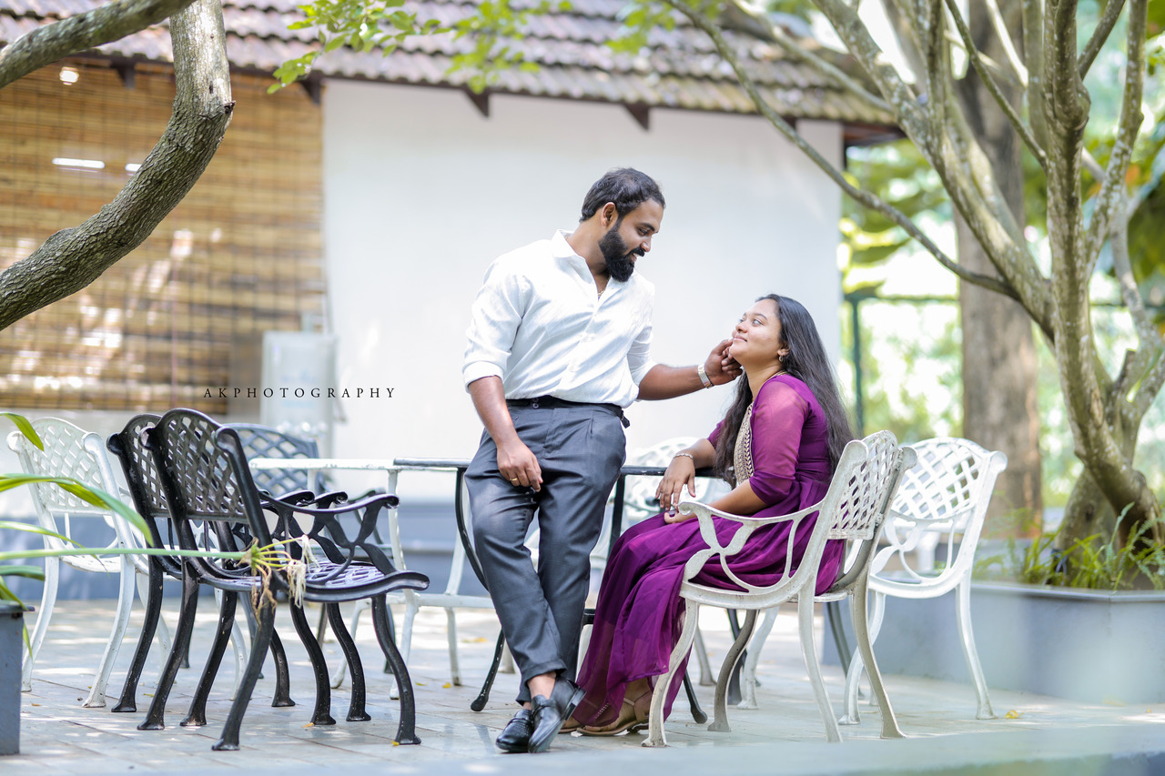 Pre-Wedding Shoot of Sreejith and Mamthumitha by AK Photography