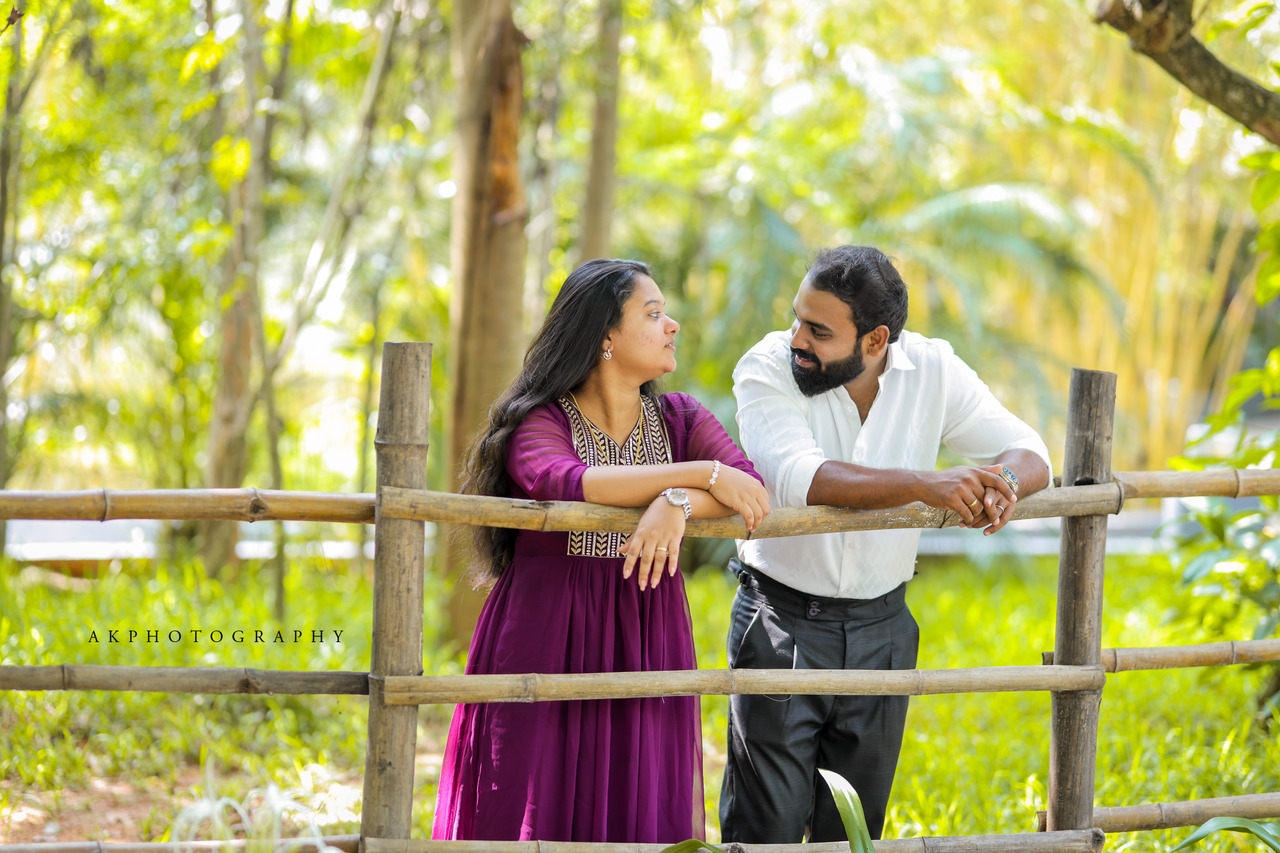 Pre-Wedding Shoot of Sreejith and Mamthumitha by AK Photography