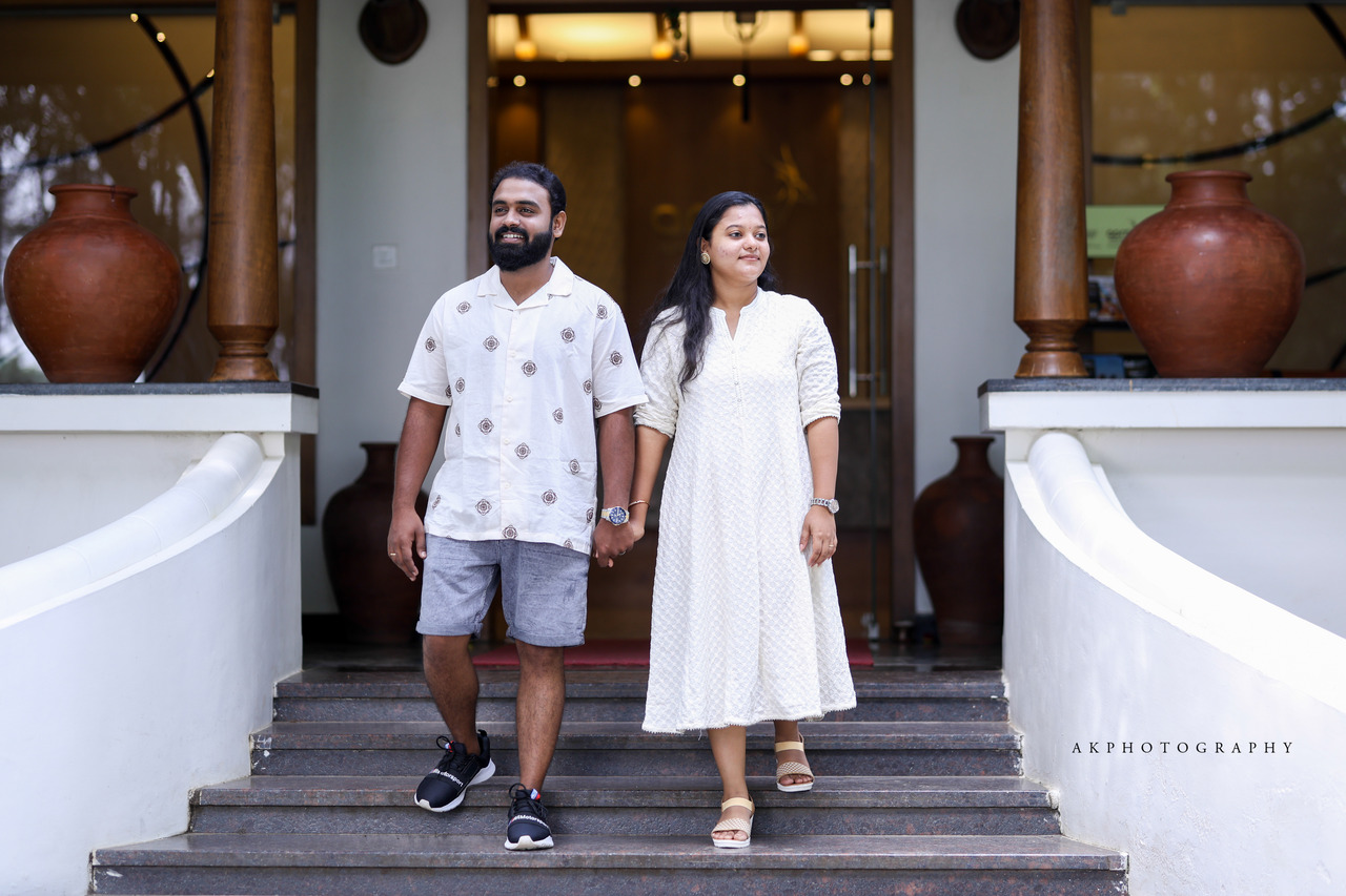 Pre-Wedding Shoot of Sreejith and Mamthumitha by AK Photography
