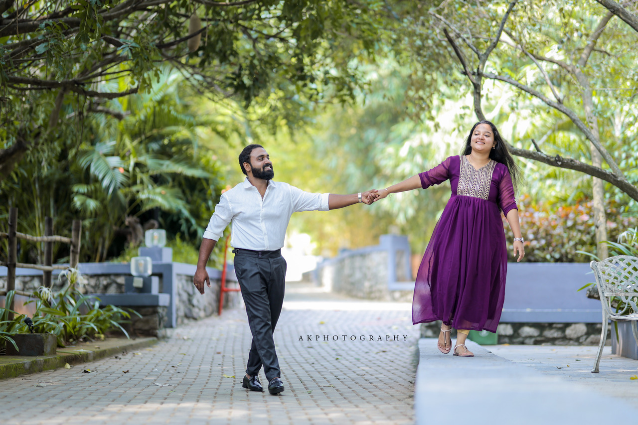 Pre-Wedding Shoot of Sreejith and Mamthumitha by AK Photography