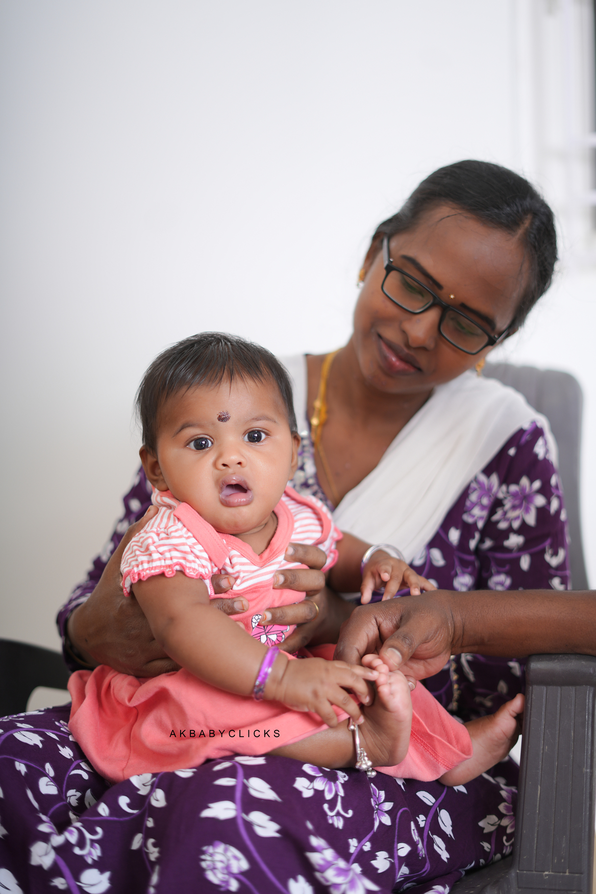First Birthday Photoshoot Magic: Capturing Baby Inba's Sweetest Smiles & Milestone Memories
