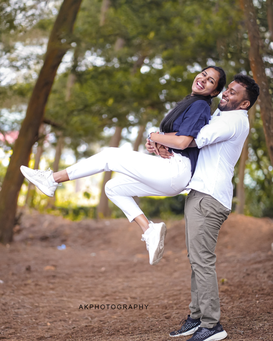 Pre Wedding Photoshoot Ooty: Praveen & Nandhitha's Romantic Hill Station Love Story