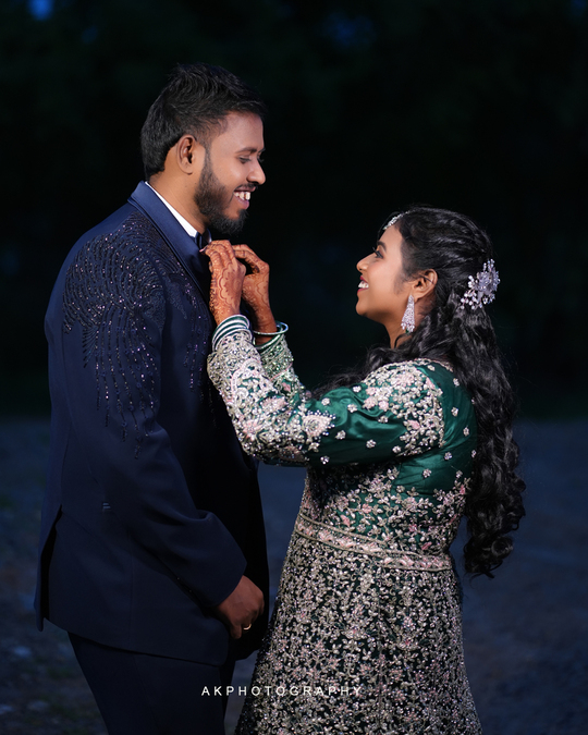 Stunning wedding reception photography of Balaji and Divya at Harsha Mahal, Coimbatore by AK Photography. Beautiful moments captured with elegance and emotion. View the gallery.
